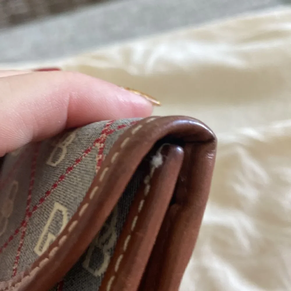 Dooney & Bourke Wallet Vintage leather clasp is silver leather imitation…